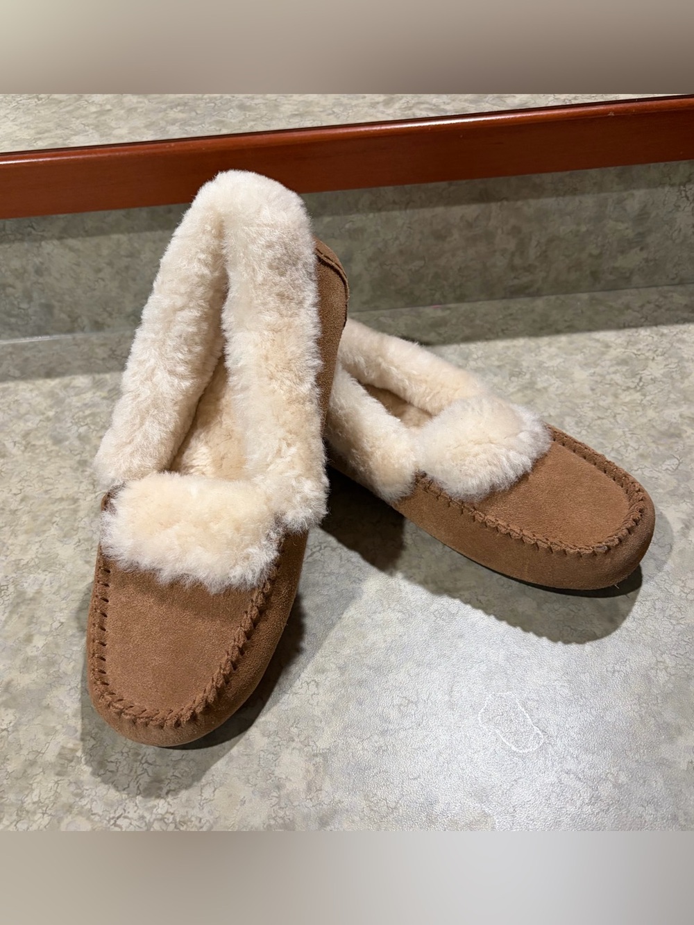UGG Dakota Suede Moccasin Slippers Size 8